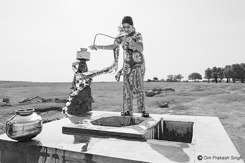 Procuring drinking water from a <em>beri</em> in Viprasar - in Netsi village, Jaisalmer district, Rajasthan, India